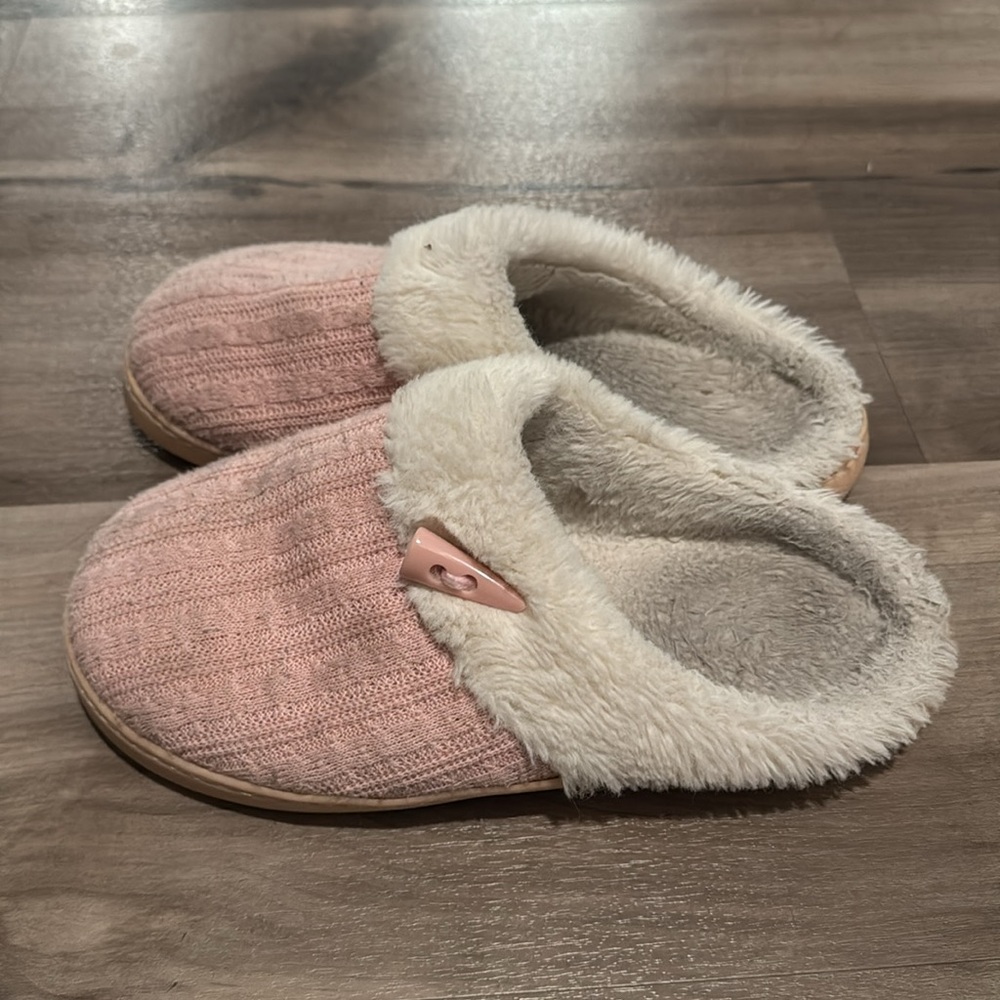 Pink House Slippers - Picture 2 of 5